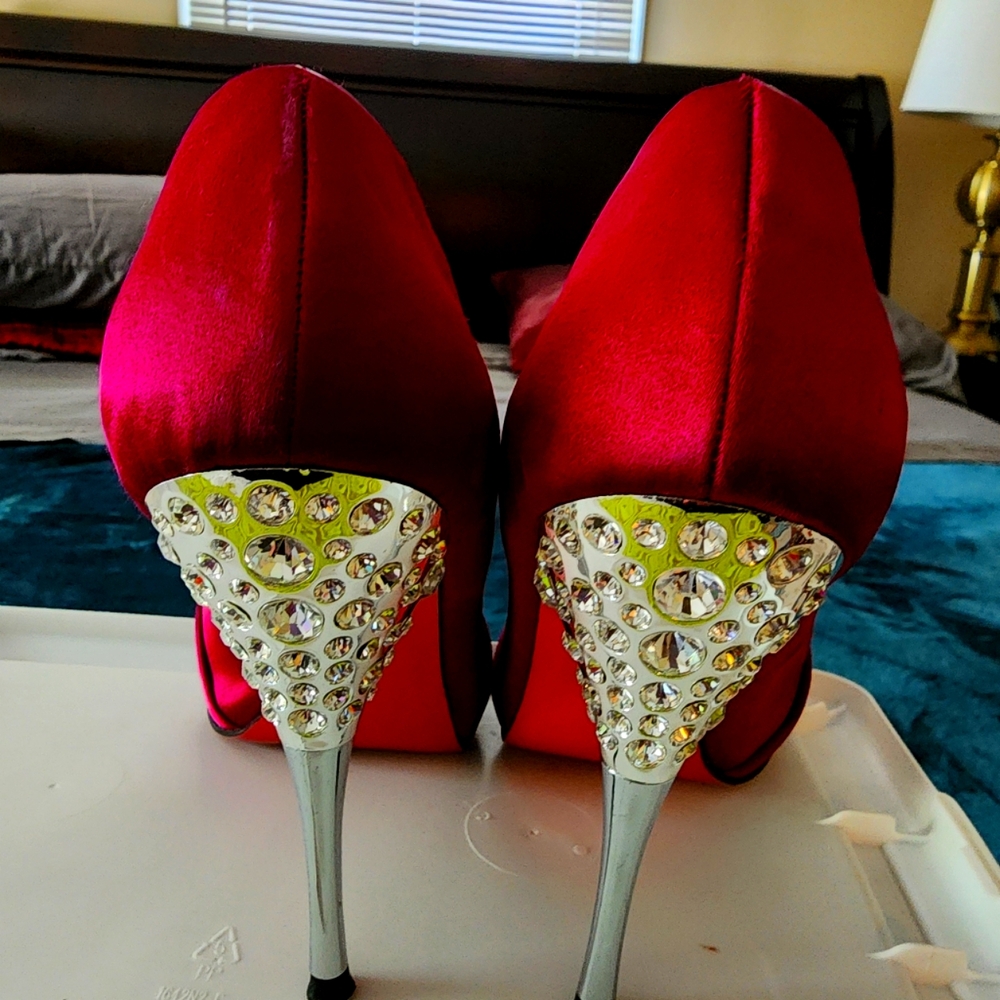 Paris Hilton evening shoe, 8, magenta